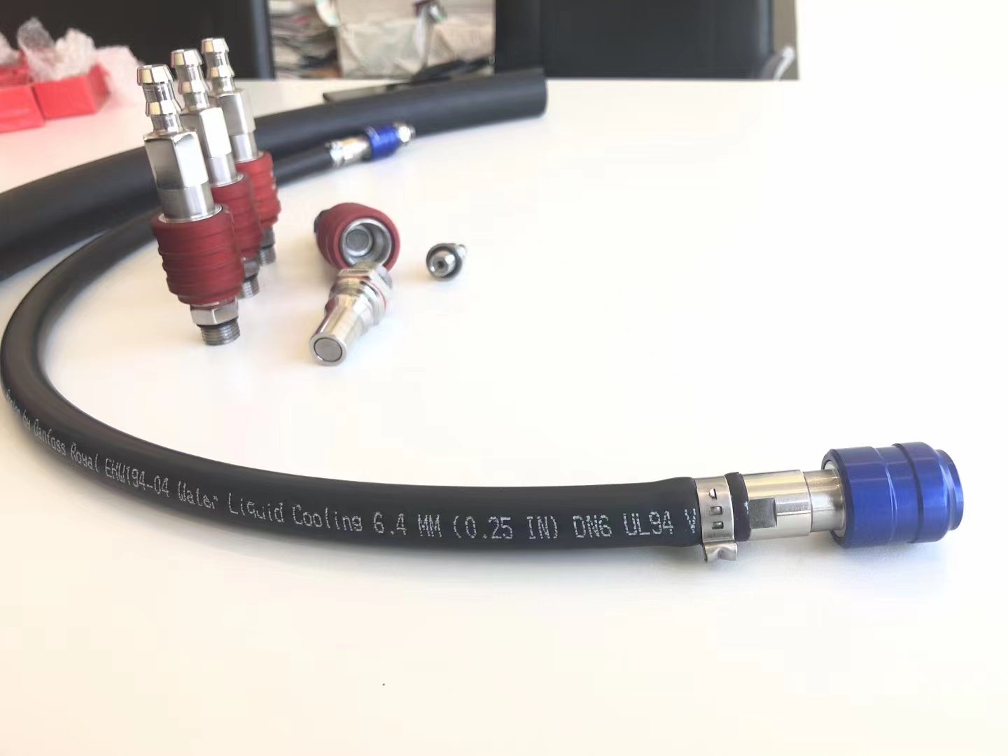 高壓鋼絲膠管的特點(diǎn)及應(yīng)用